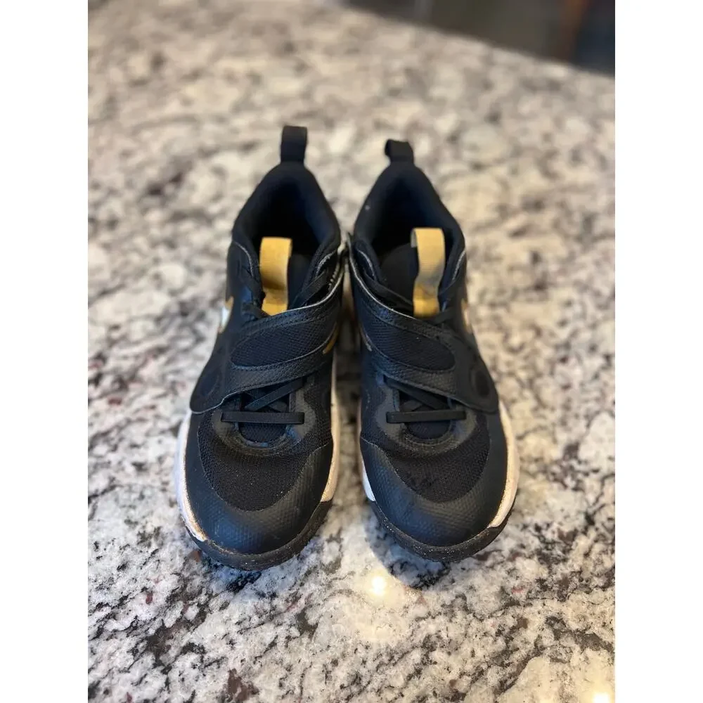 Nike team hustle youth shoes 3.5 black gold white